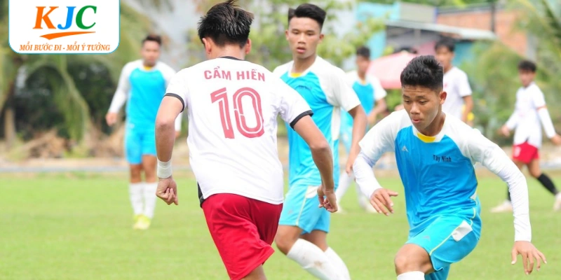 Không khí trong giải bóng đá tranh cup RR88